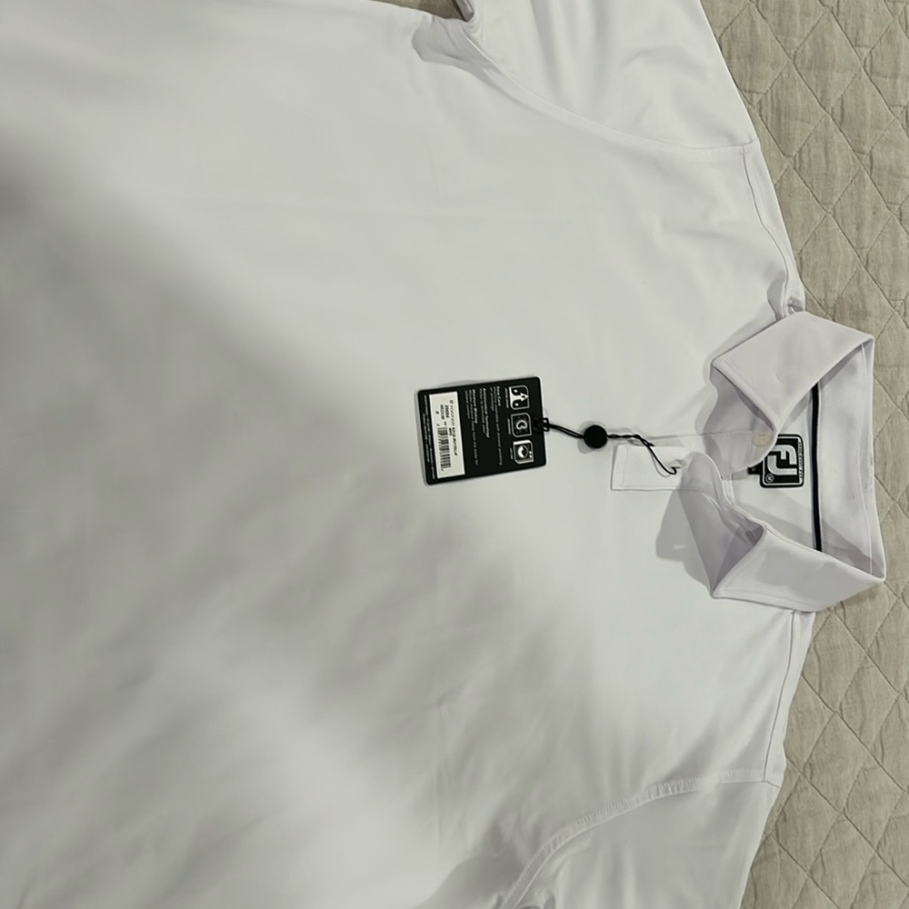 NWT FootJoy Athletic Fit Golf Shirt (size Medium) Non-smoking home